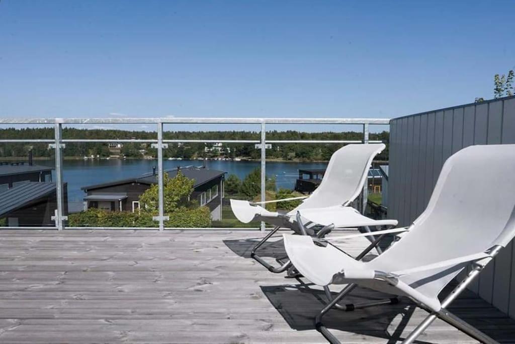 Water Facing Villa With Pool & Sauna Лидинго Экстерьер фото