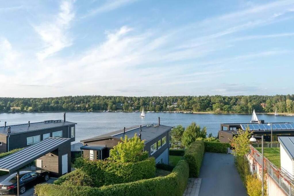 Water Facing Villa With Pool & Sauna Лидинго Экстерьер фото